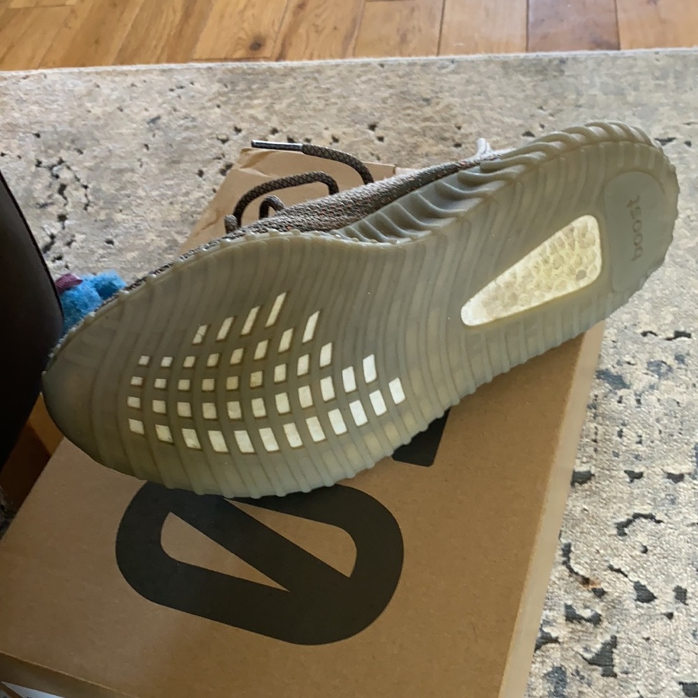 Yeezy 350 V2 Beluga - Picture 3 of 5
